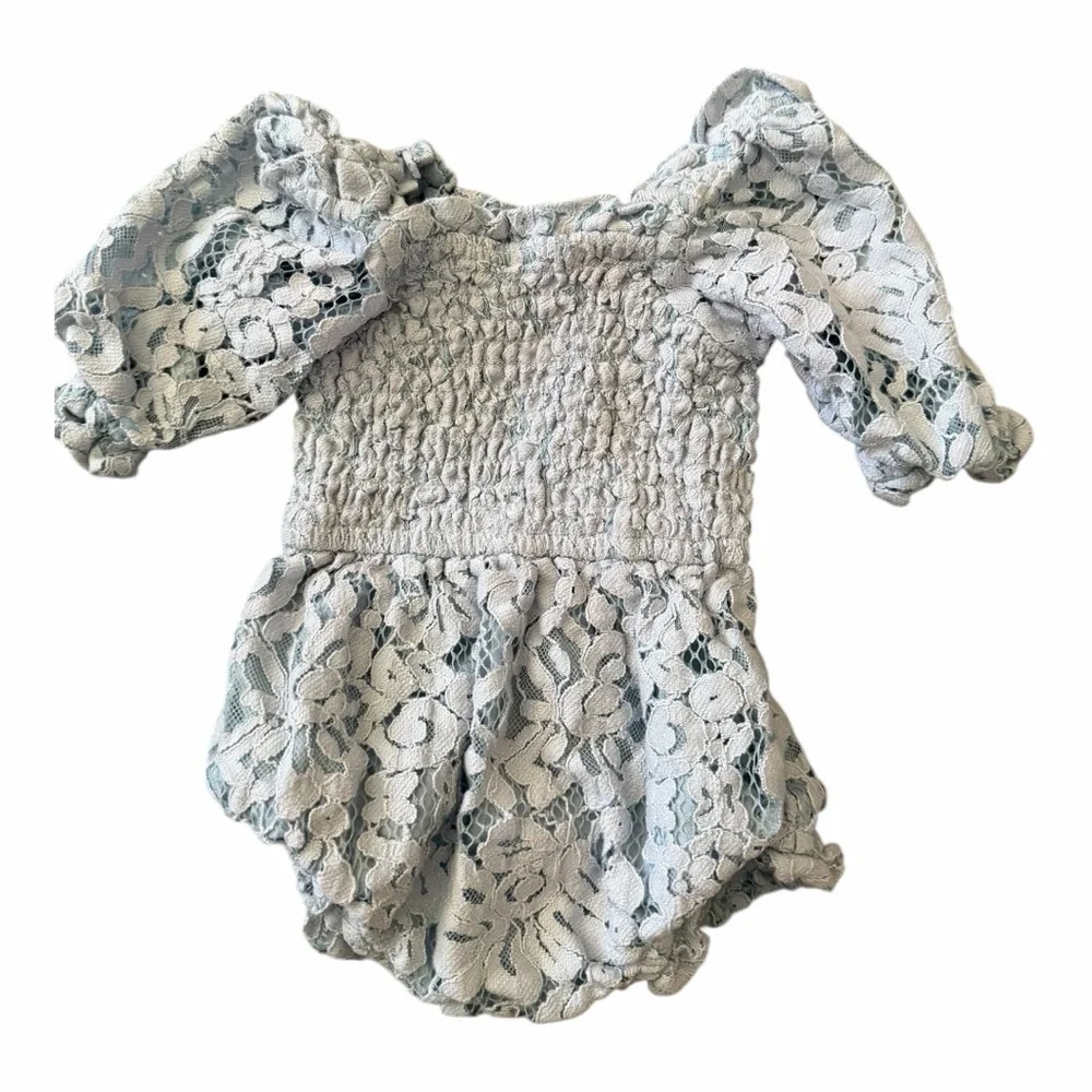 Jessika’s 0-3 Mos Baby Blue Smocked‎ Lace Romper